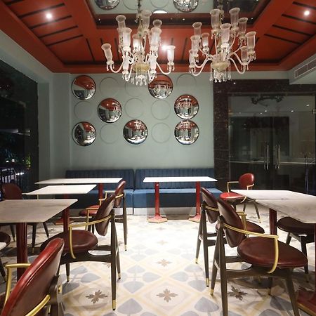 The Saga Hotel New Delhi Exterior photo