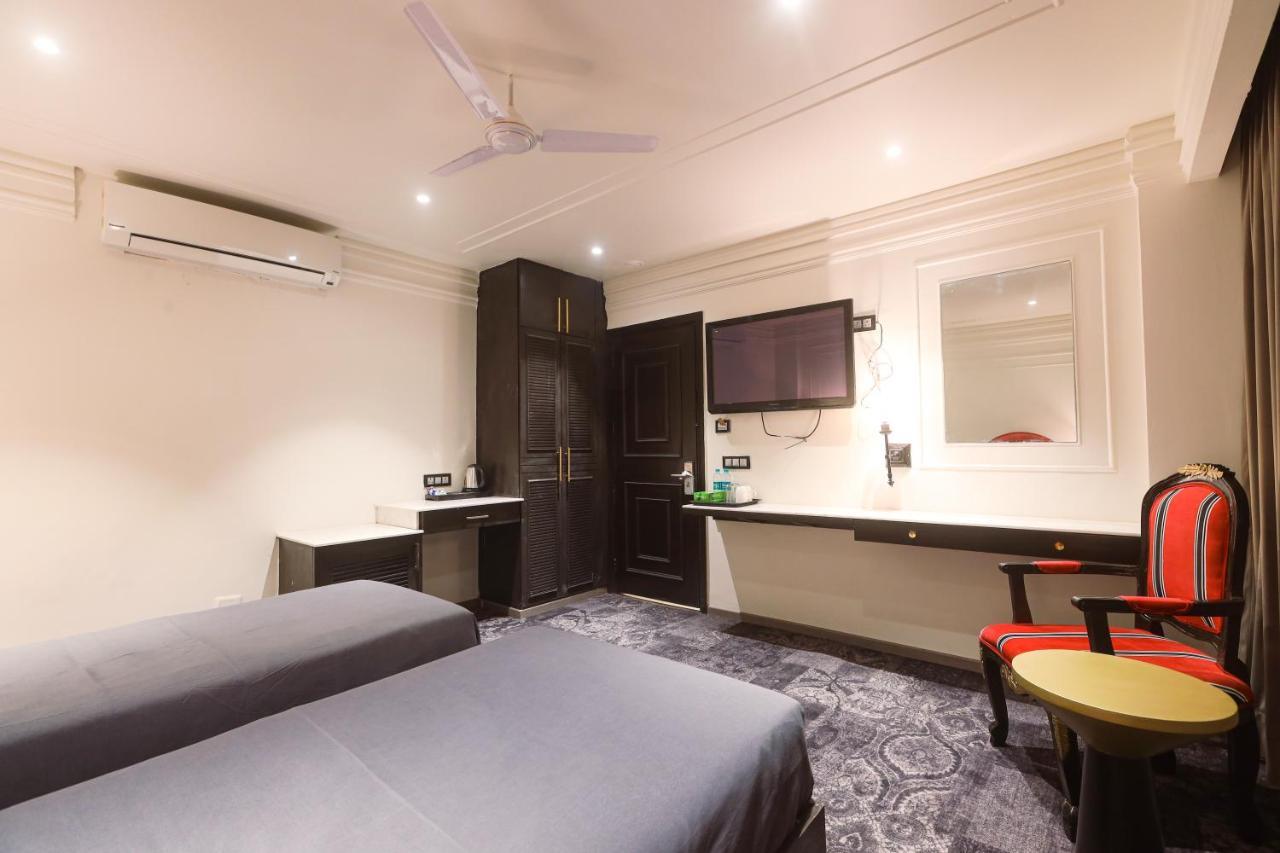 The Saga Hotel New Delhi Exterior photo