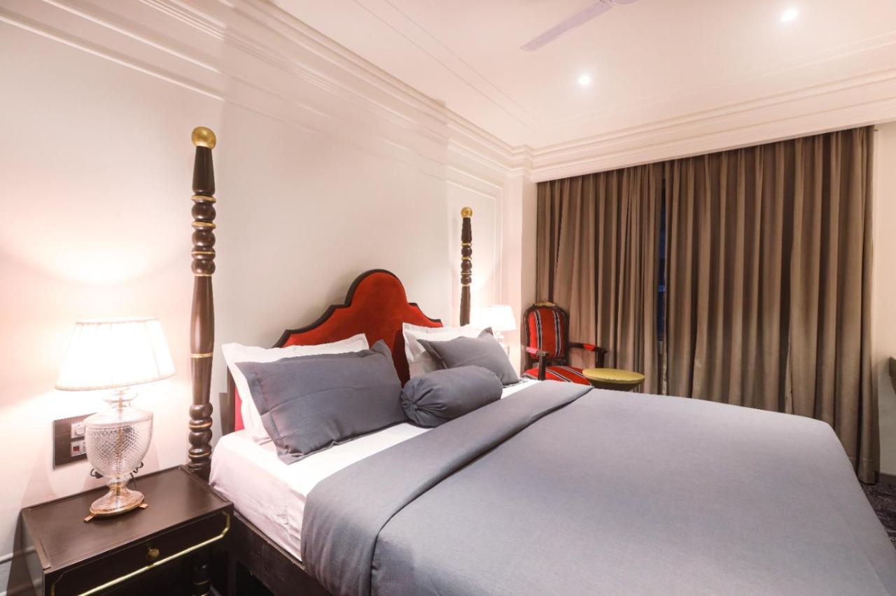 The Saga Hotel New Delhi Exterior photo